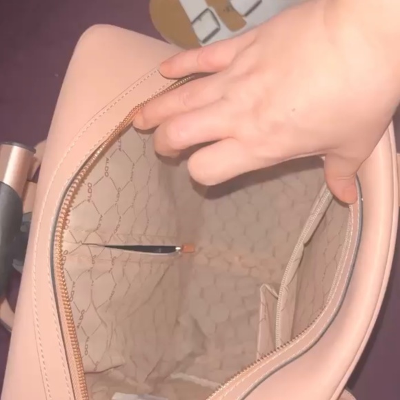 Woman’s Travel Duo - Picture 9 of 11